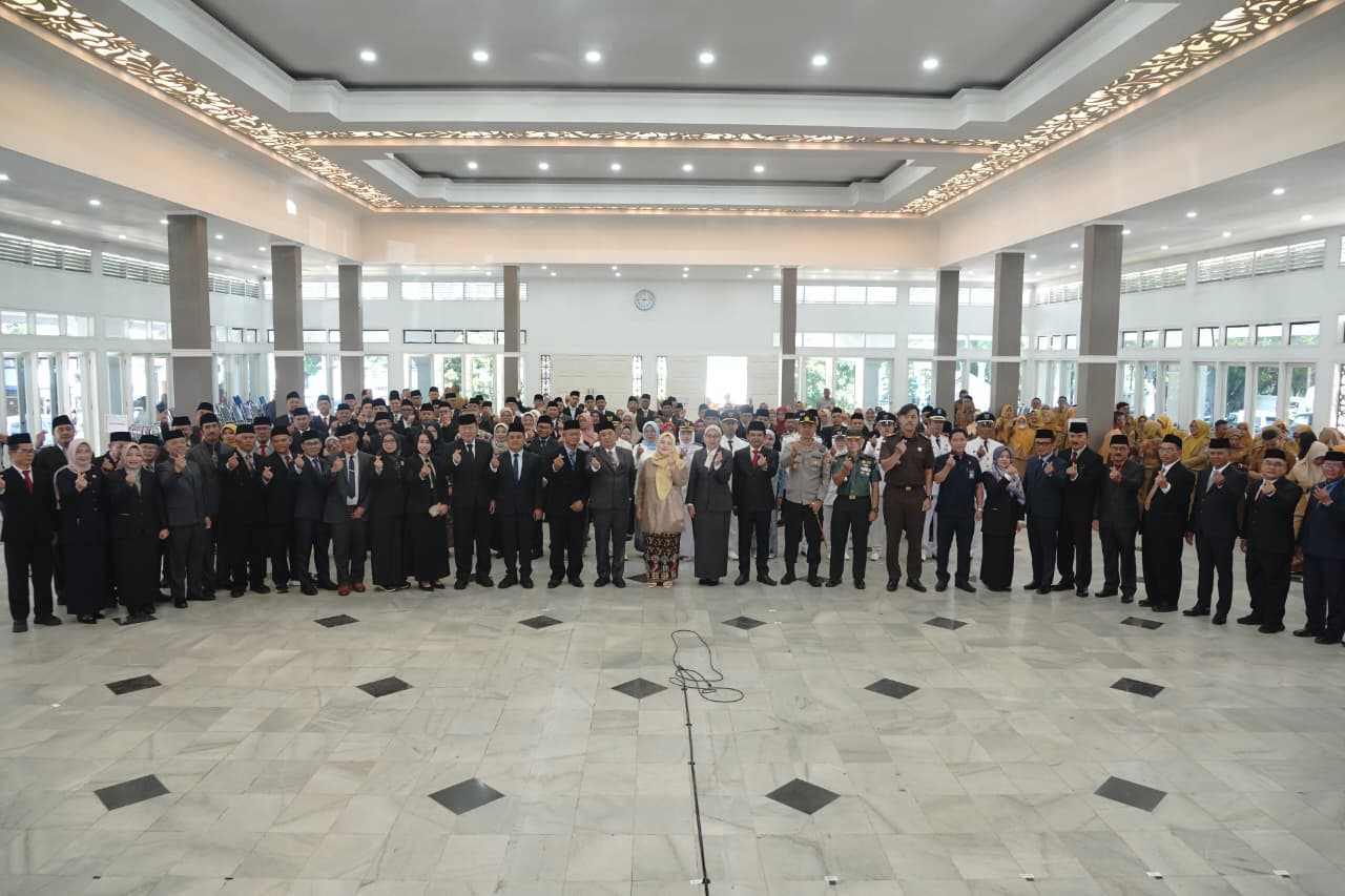 Perombakan Birokrasi Garut: Bupati Lantik 88 Pejabat dan Soroti Akurasi Data Bansos